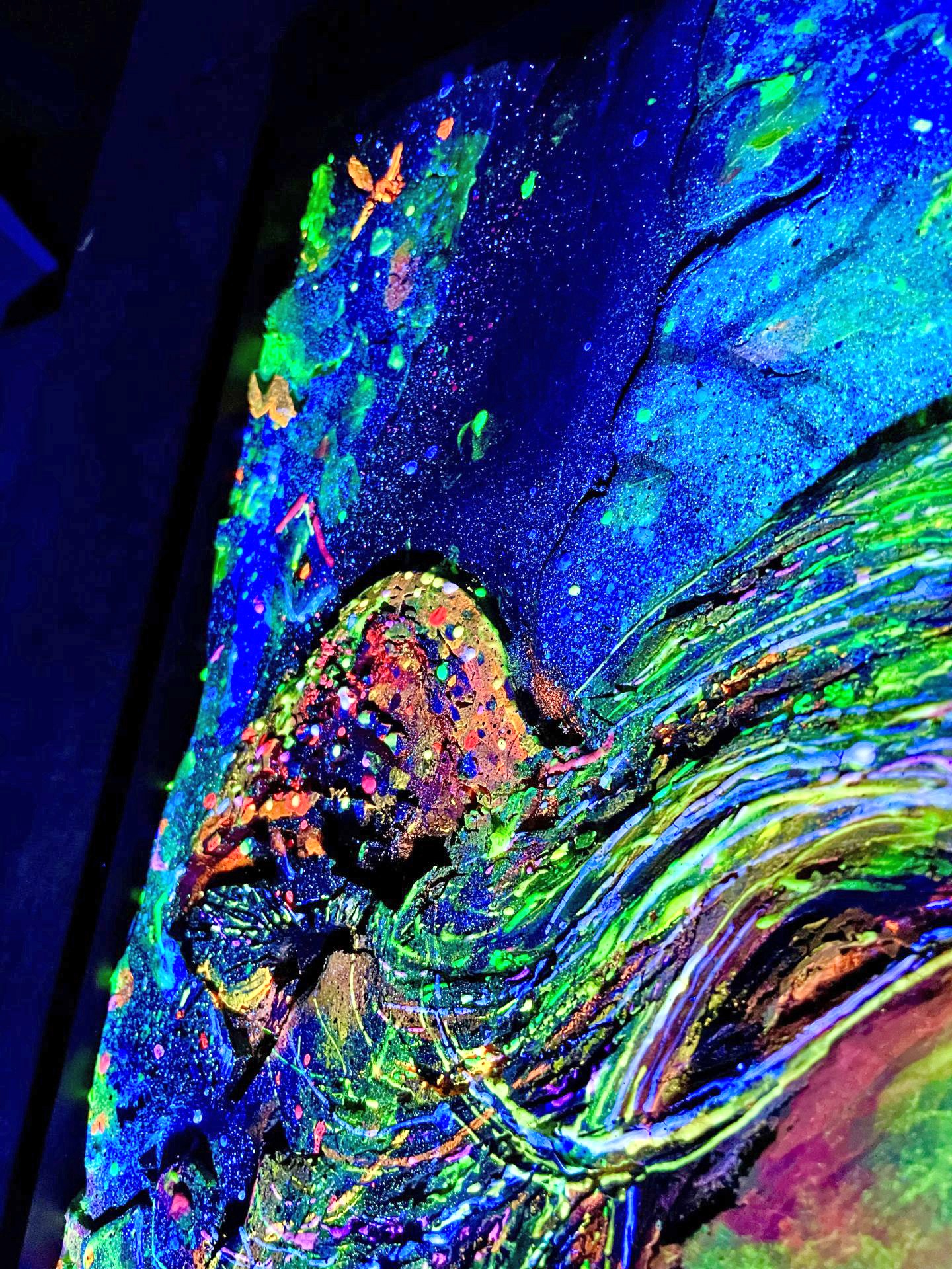 Alice au pays des merveilles : Gravure et peinture Fluo UV sur bois 13 img 6200