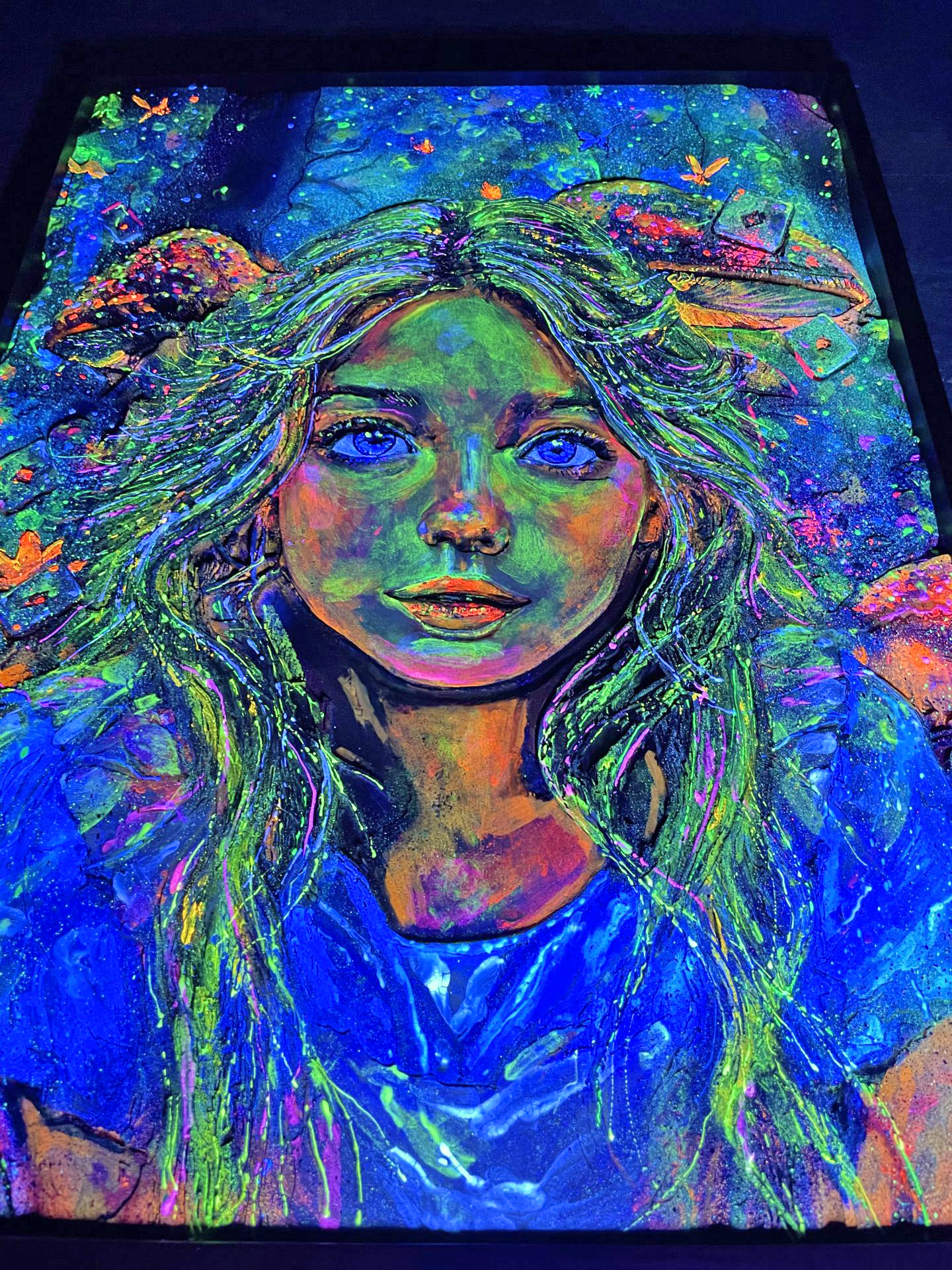 Alice au pays des merveilles : Gravure et peinture Fluo UV sur bois 14 img 6204