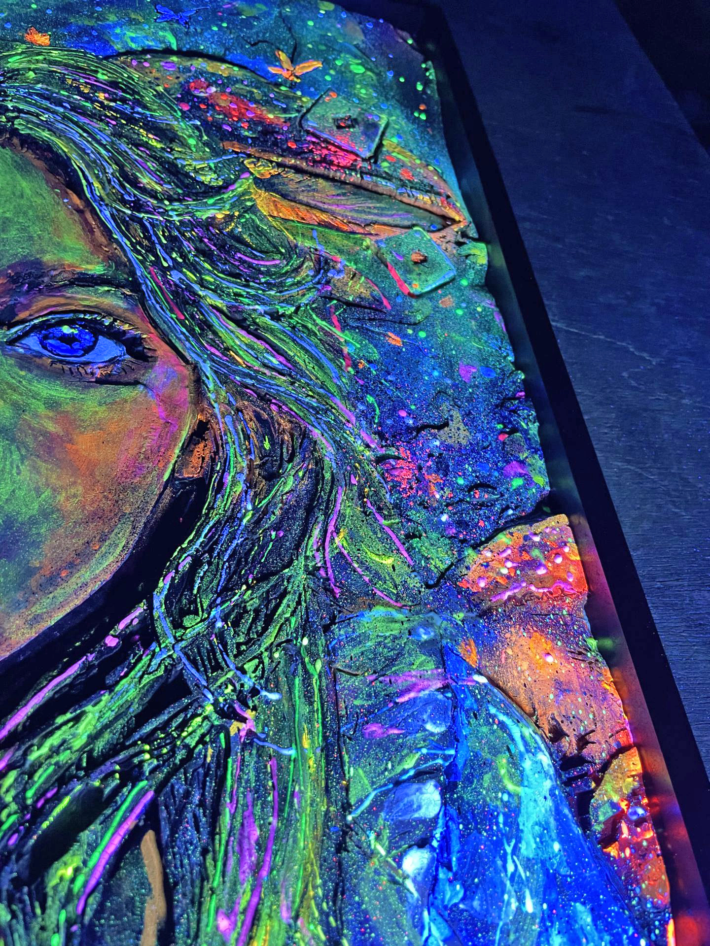 Alice au pays des merveilles : Gravure et peinture Fluo UV sur bois 17 img 6205