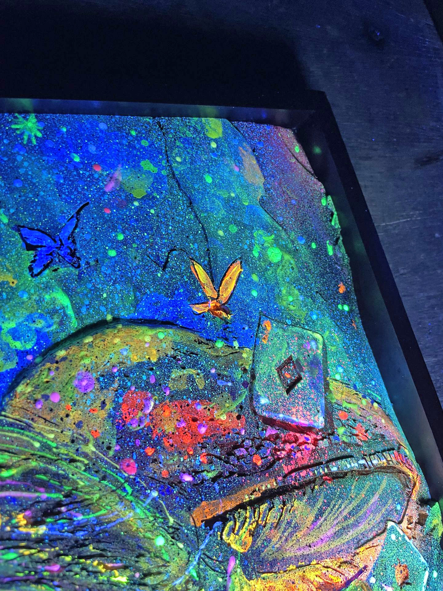 Alice au pays des merveilles : Gravure et peinture Fluo UV sur bois 12 img 6207