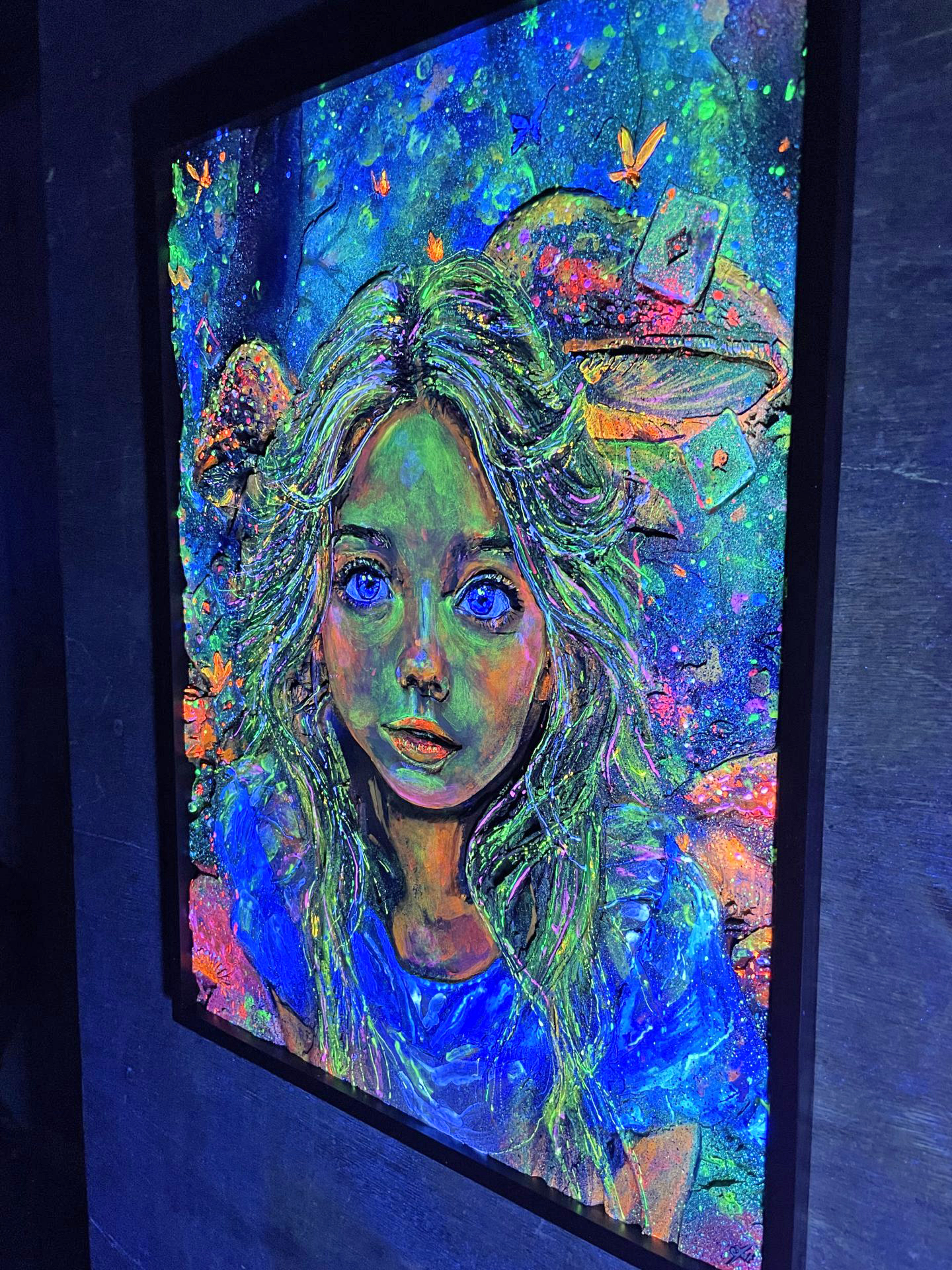 Alice au pays des merveilles : Gravure et peinture Fluo UV sur bois 11 img 6208